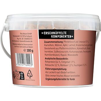 Poloměkké monoproteinové mini pamlsky z koňského masa, obohacené o zeleninu, ovoce, bylinky a lososový olej. Drobné kousky ideální pro trénink a časté odměňování, vhodné i pro psy s citlivým trávením.
